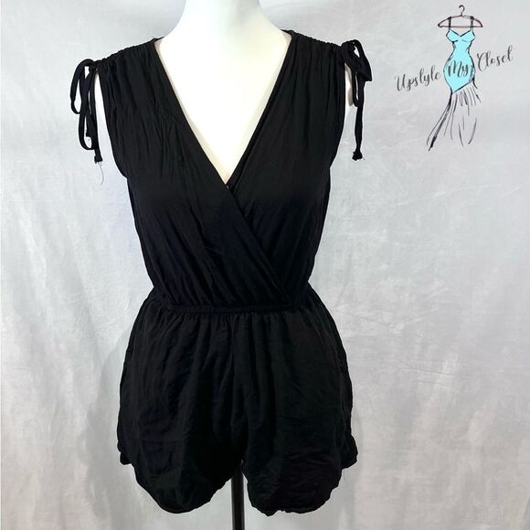 One Clothing black ruched tie sleeve vneck romper with pockets size small - Picture 1 of 6
